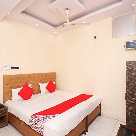 Oyo 30288 Hotel Moon Palace Lucknow Bagian luar foto