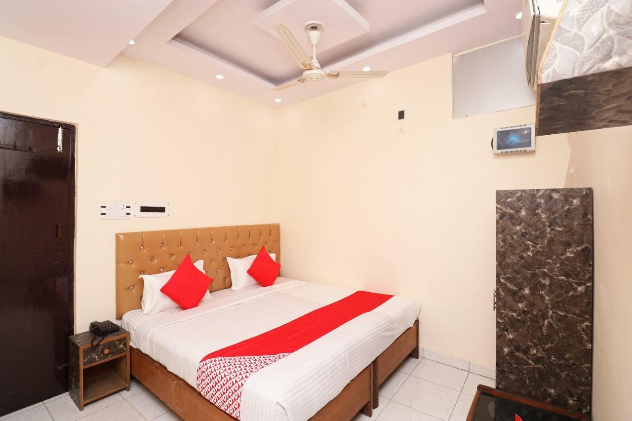 Oyo 30288 Hotel Moon Palace Lucknow Bagian luar foto