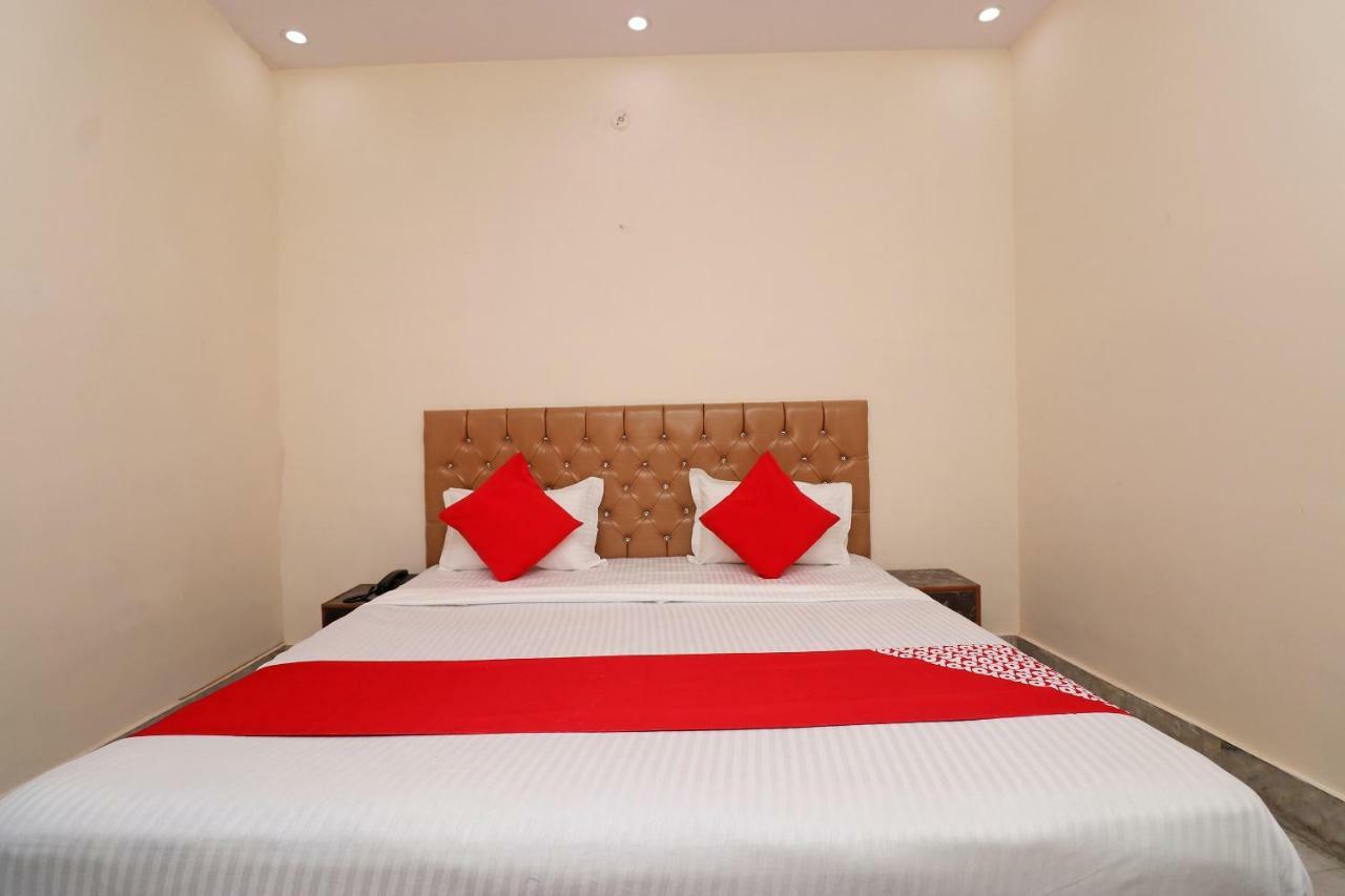 Oyo 30288 Hotel Moon Palace Lucknow Bagian luar foto