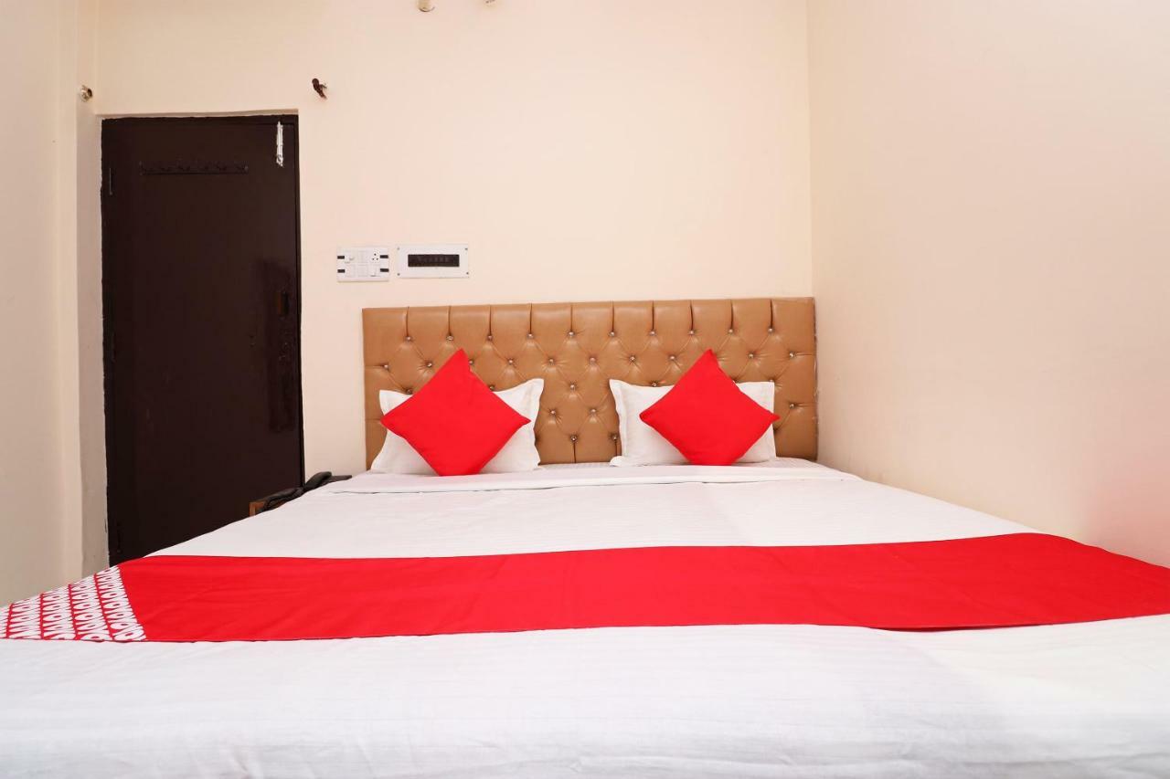 Oyo 30288 Hotel Moon Palace Lucknow Bagian luar foto