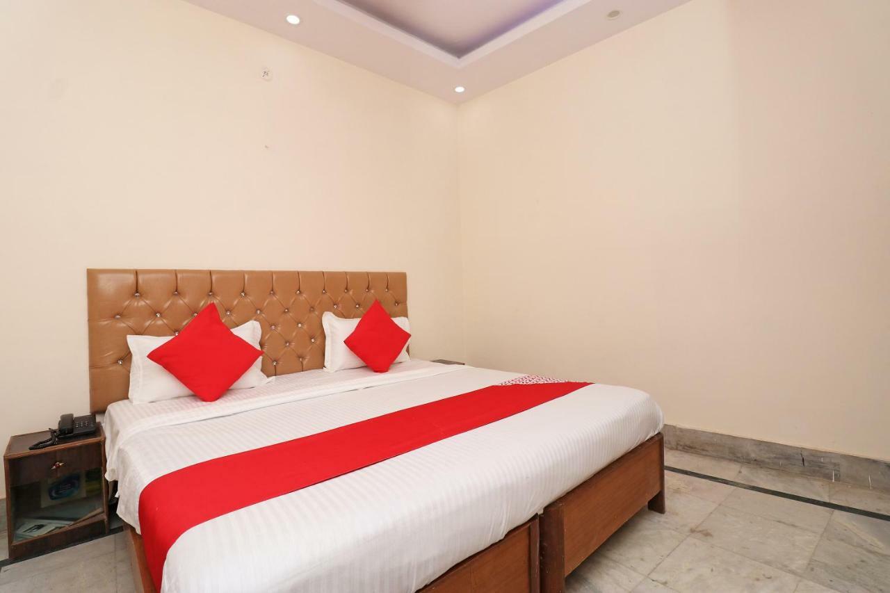 Oyo 30288 Hotel Moon Palace Lucknow Bagian luar foto